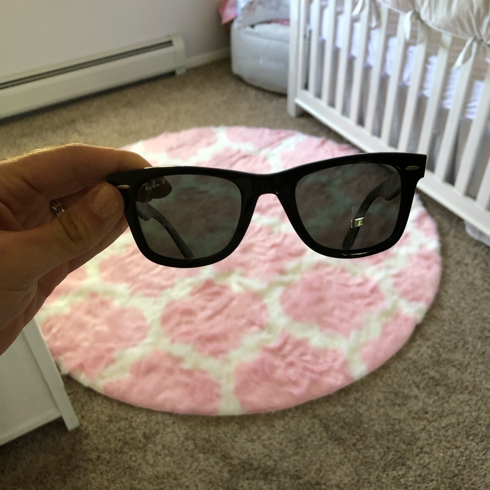 Beautiful condition Polarized Wayfarers!